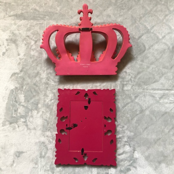 👑CLOSET CLEAR OUT👑 CROWN & PICTURE FRAME - Picture 4 of 8